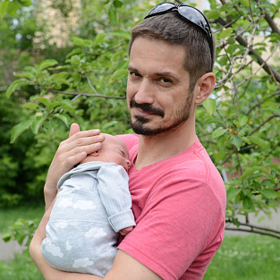 Отцы детей с синдромом Дауна поделятся своими личными историями в подкасте "Какая разница?!" 